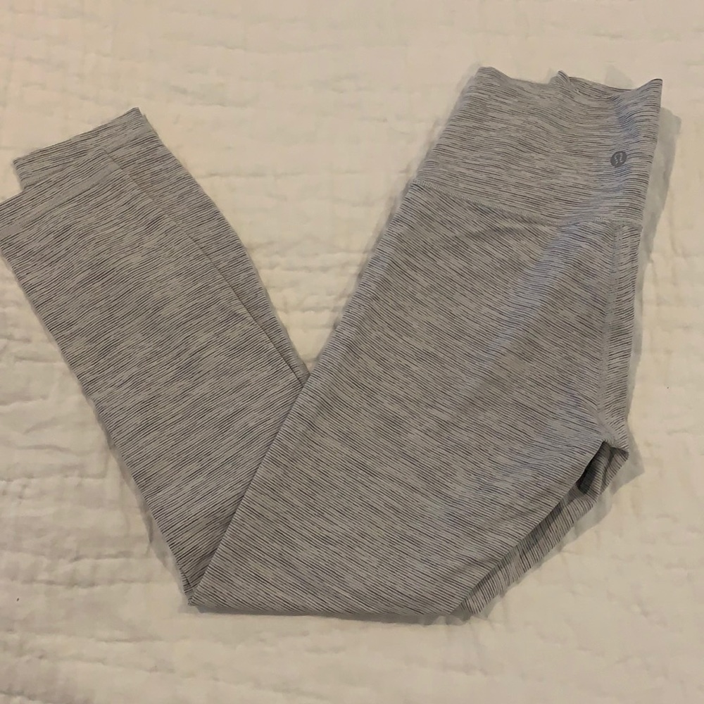 Lululemon wunder under 7/8 leggings, size 6